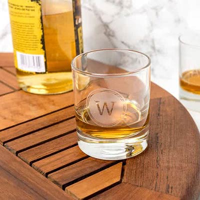 Personliga whiskyglas med gravyr